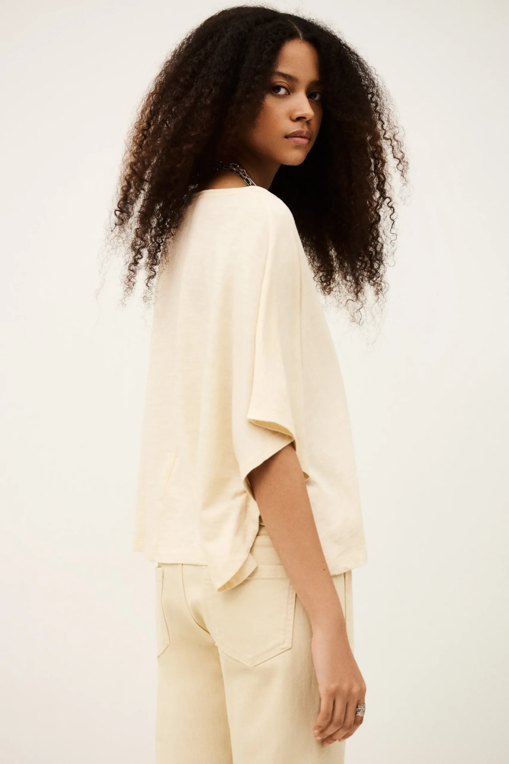 CACIA t-shirt cape
