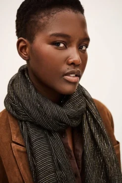CLOE foulard métallisé 115 €