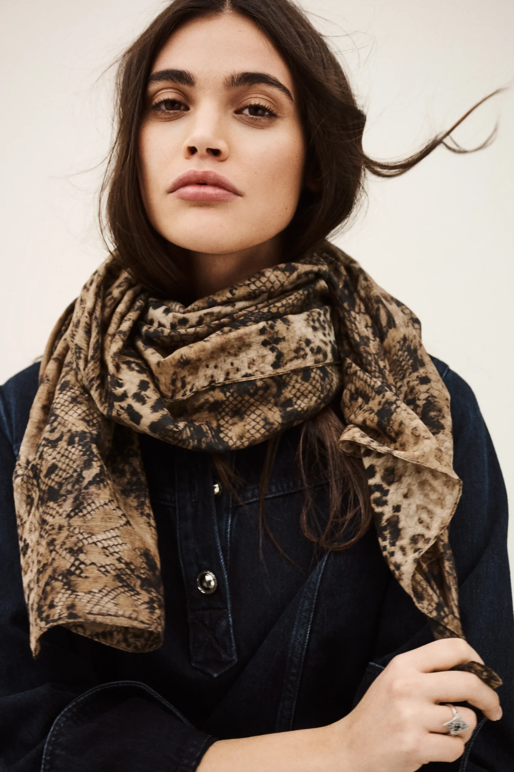 SARA foulard imprimé animalier