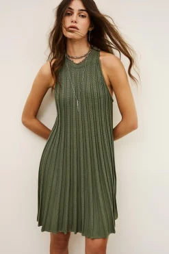SINNTA robe tricotee sans manches plissee